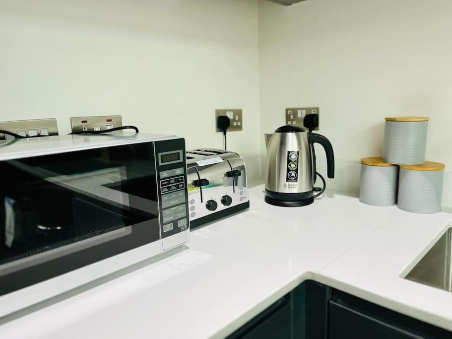 Lovely Studio Apartment With Free Parking Included! Manchester Exterior foto